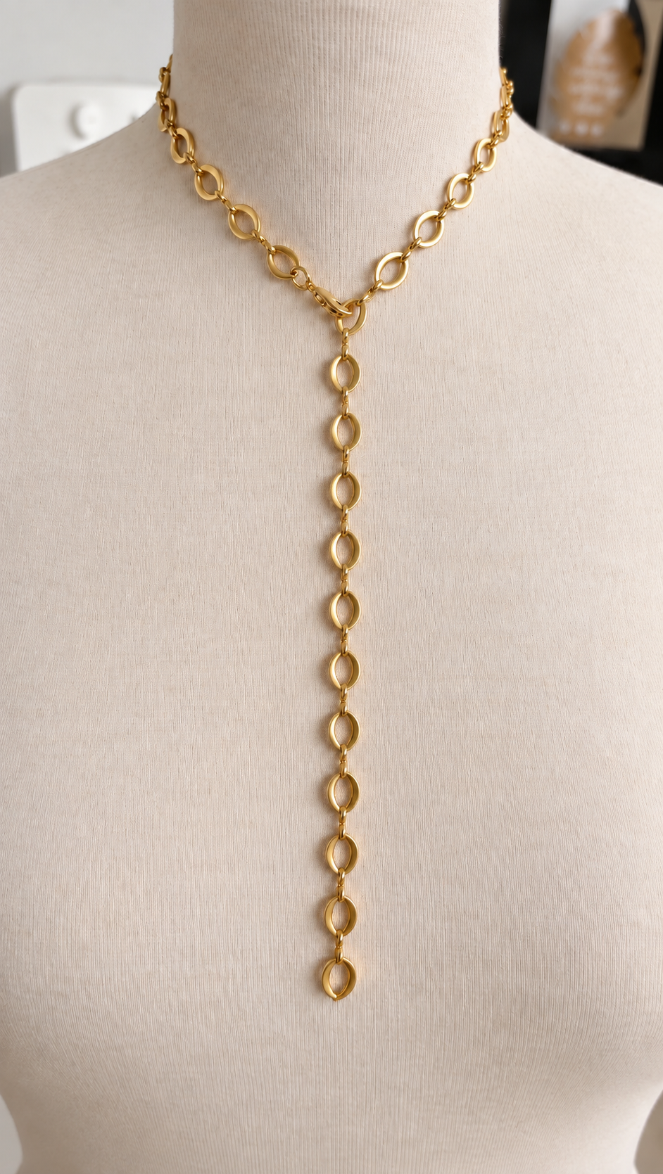 Oval Lariat