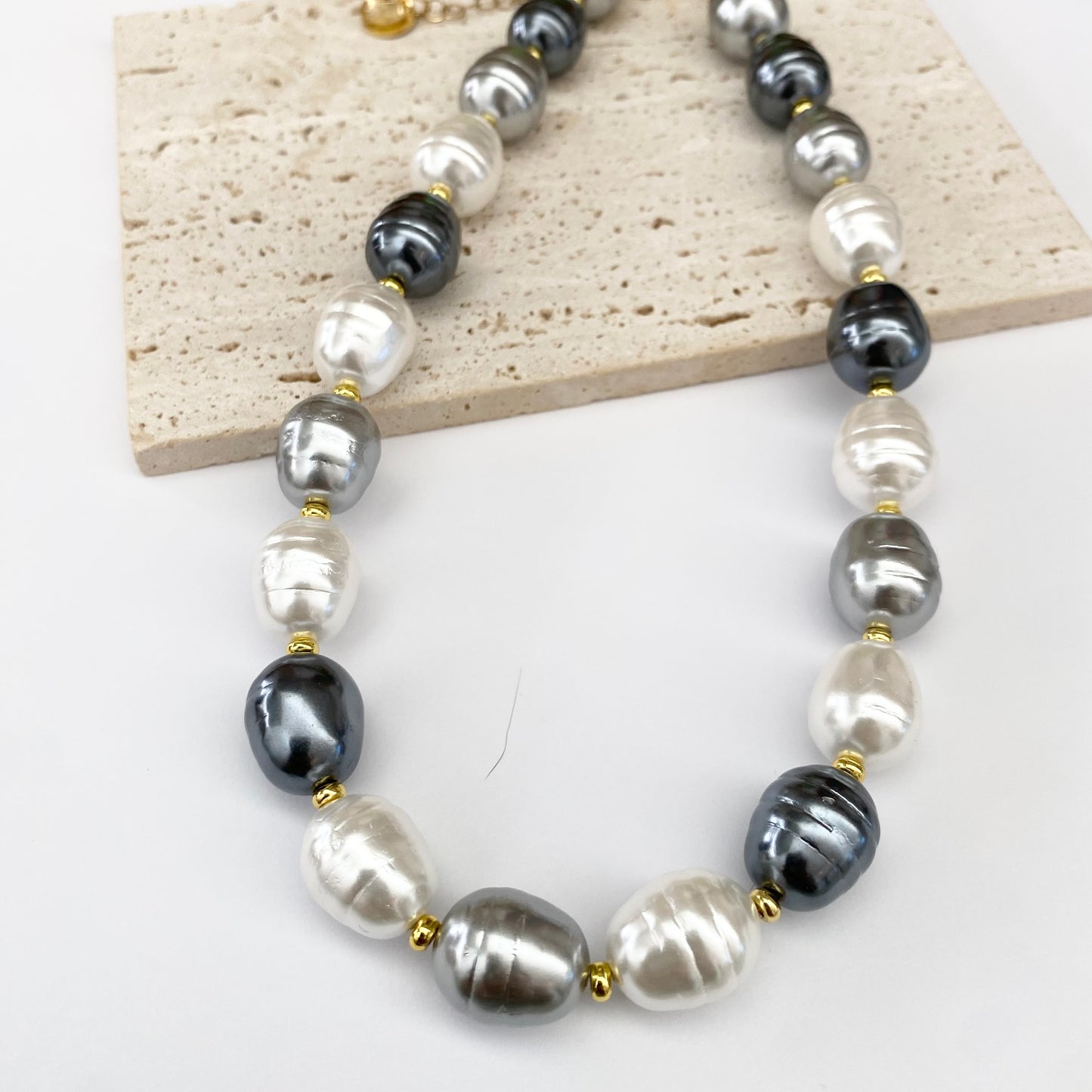 Glam Pearls Necklace