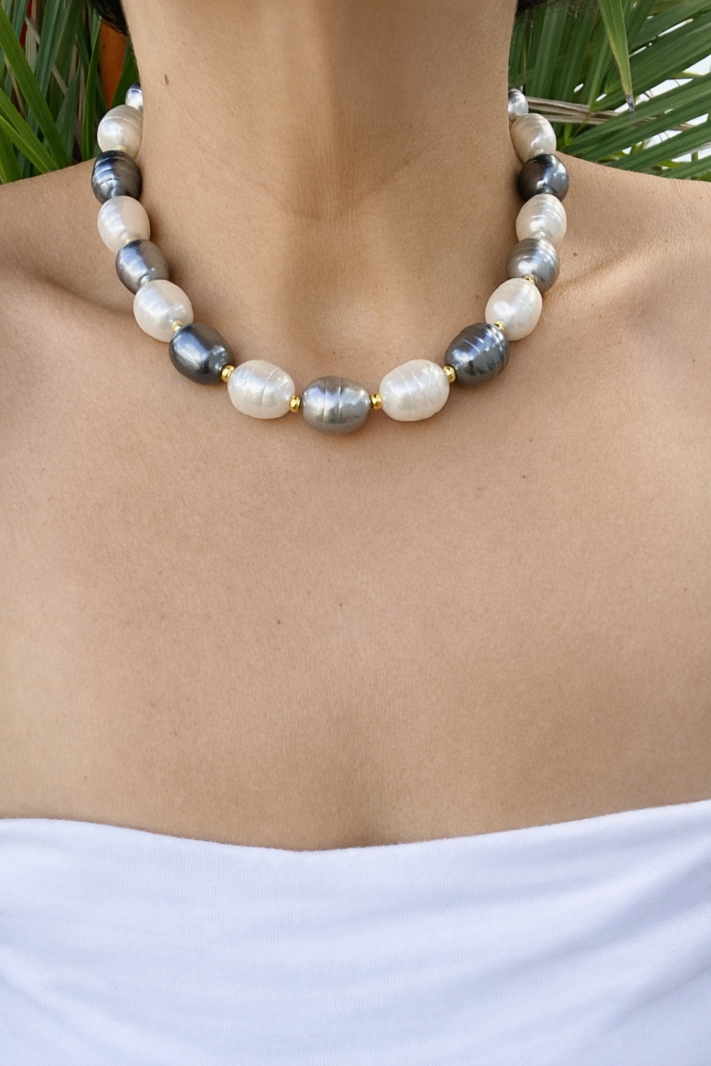Glam Pearls Necklace
