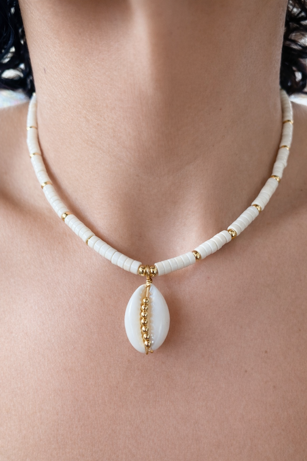 La Pared - White Puca Necklace