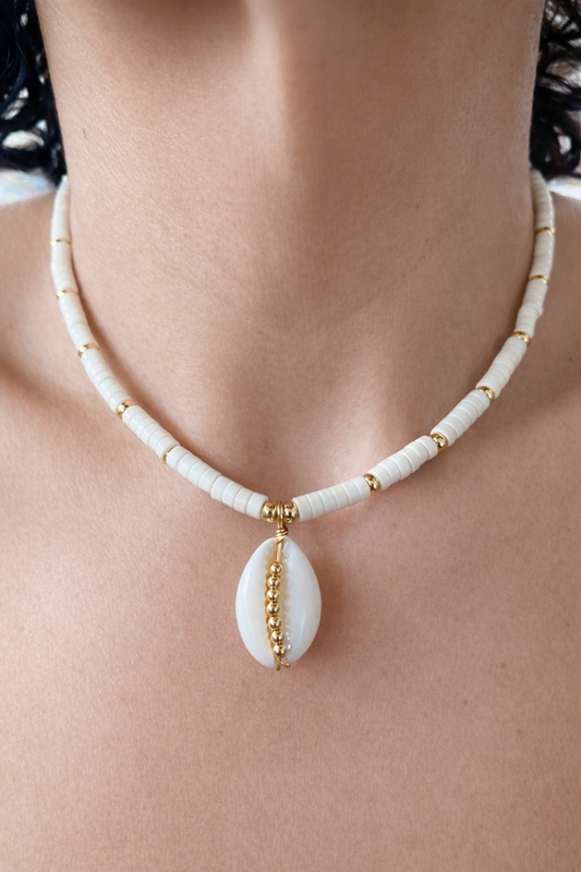 La Pared - White Puca Necklace
