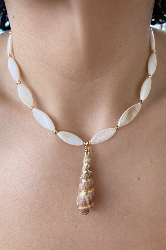 Punta Bandera - Shell Necklace