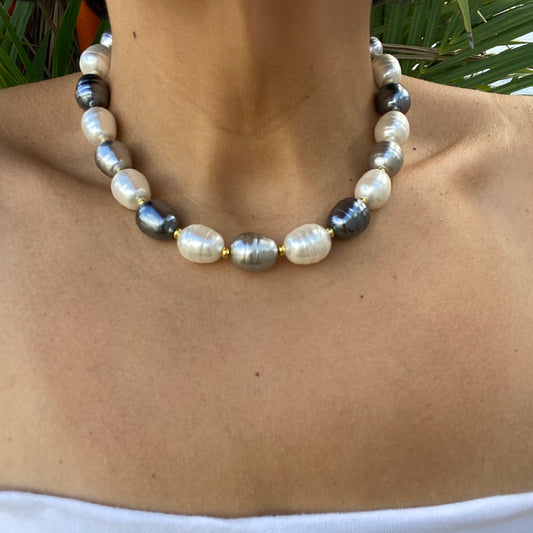 Glam Pearls Necklace