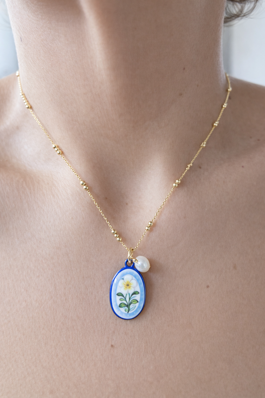 Vintage White Flower Chain Necklace